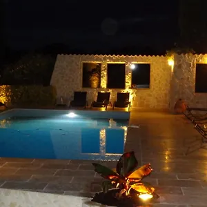 https://la-bastide-de-font-clarette.fr-provencehotel.com